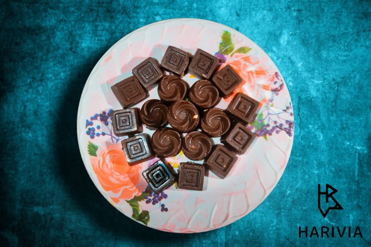 Harivia Chocolate Valentine Edition Chocolate Bar and Rose Teddy Gift Set